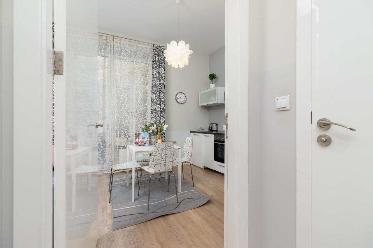 Central Planty Park Apartment Lobzowska By Noclegi Renters Krasków Exterior foto